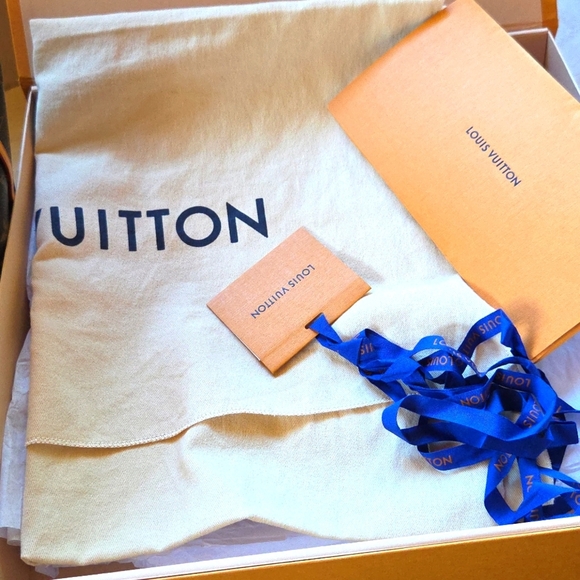 Louis Vuitton Monogram Neverfull Tote Bag - Dark Brown and Tan - Picture 9 of 10